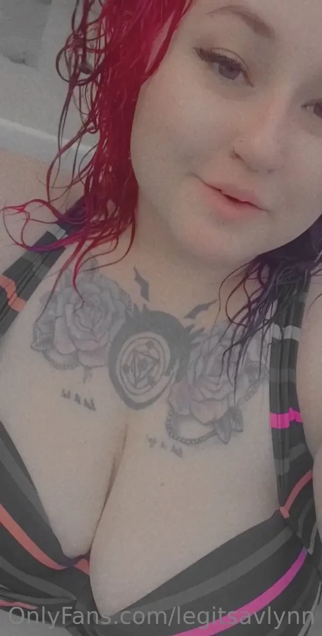 Solo content getting wet in the pool always makes me so fucking horny 