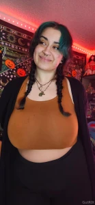 Wanna see what s under my shirt p