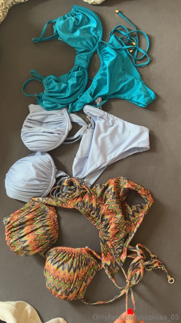 Passend zum sommer hab ich mir neue bikinis bestellt welcher denkst du 