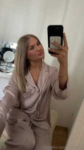 In meinem pyjama f hl ich mich wie eine prinzessin fehlt nur noch mein