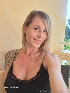 Sonne auf der haut sehnsucht im blick ein moment der verf hrt