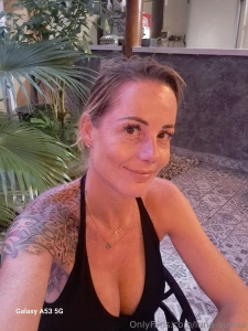 Schwarzes kleid tiefer blick - eleganz trifft pure sinnlichkeit sch