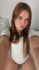 Hoy quiero portarme mal pero que me mires mientras lo hago