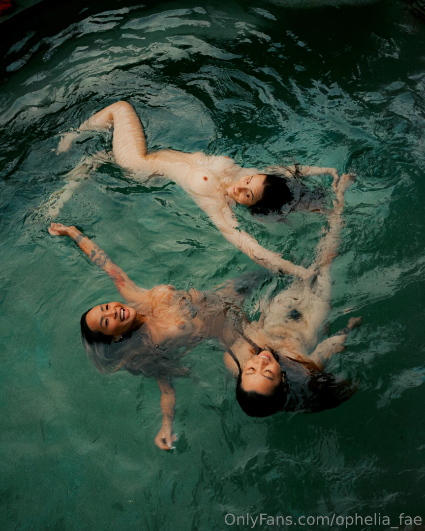 Three sirens one pool beware the splash zone 