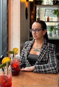 Sch nen samstag baby ich bin mit einer freundin beim essen und erz hle