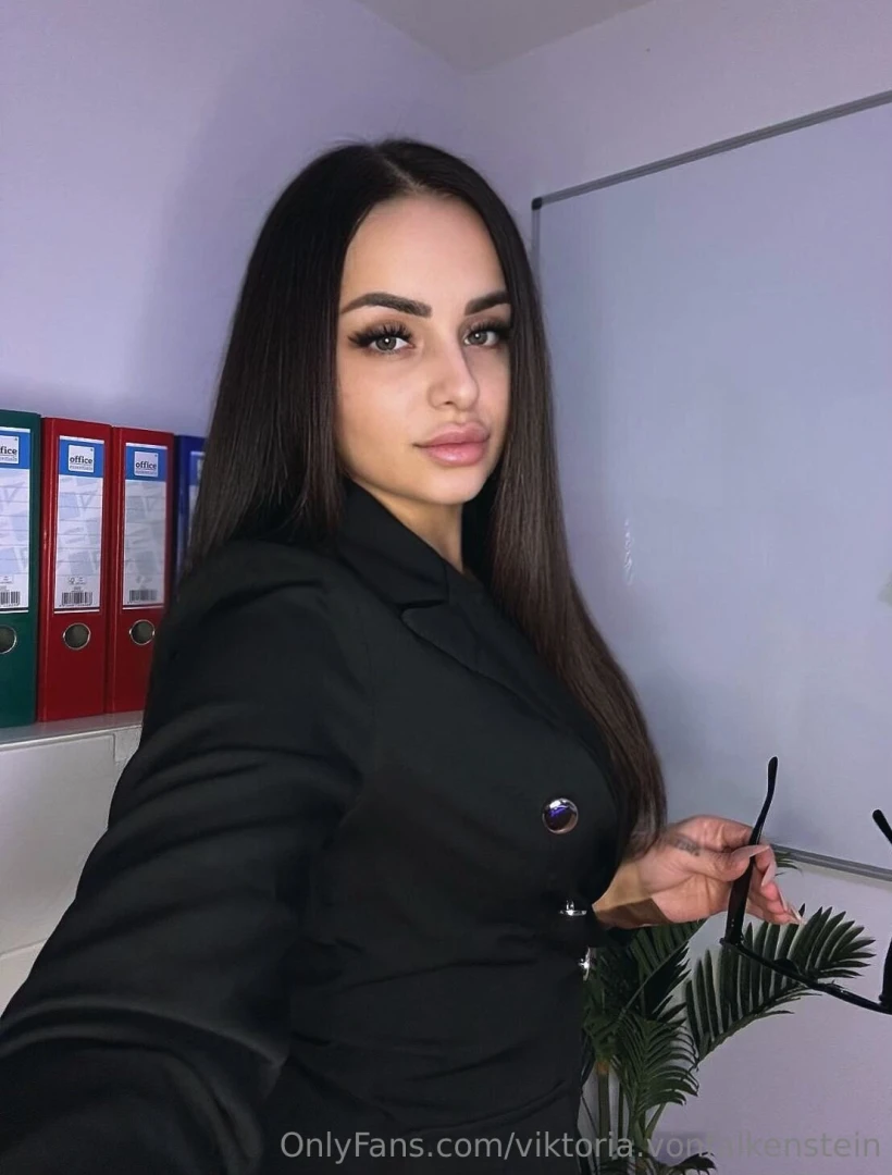 Ich hab immer noch zu tun ich liebe meinen job aber wie w re es wenn 