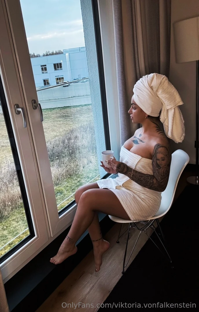 Guten morgen baby ich hab heute nochmal ein tattoo shooting ob ich die 