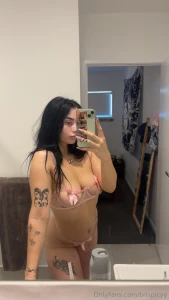 I m the whole vibe not just the look