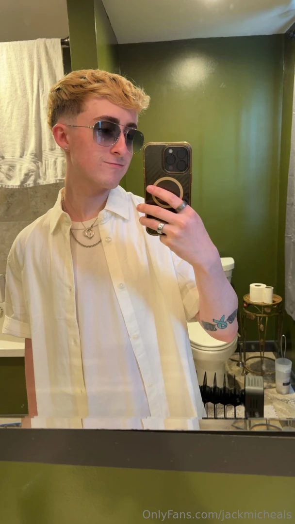 My birthday is coming up on monday who s gonna help me celebrate with 