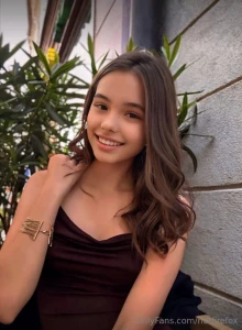 This girl naomisolar looking for his first man she wants to become a part 4