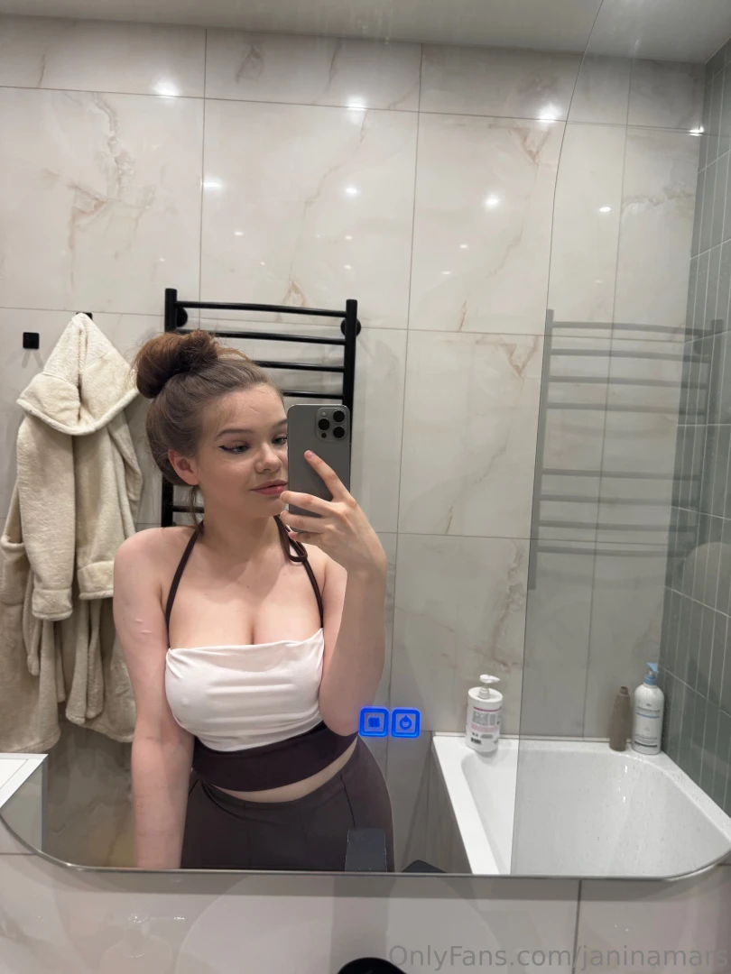 Igentlich wollt ich nur duschen aber iwie f hl ich mich zu hot um s 