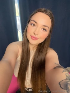 They say a selfie is just a photo but who knew that one glance could