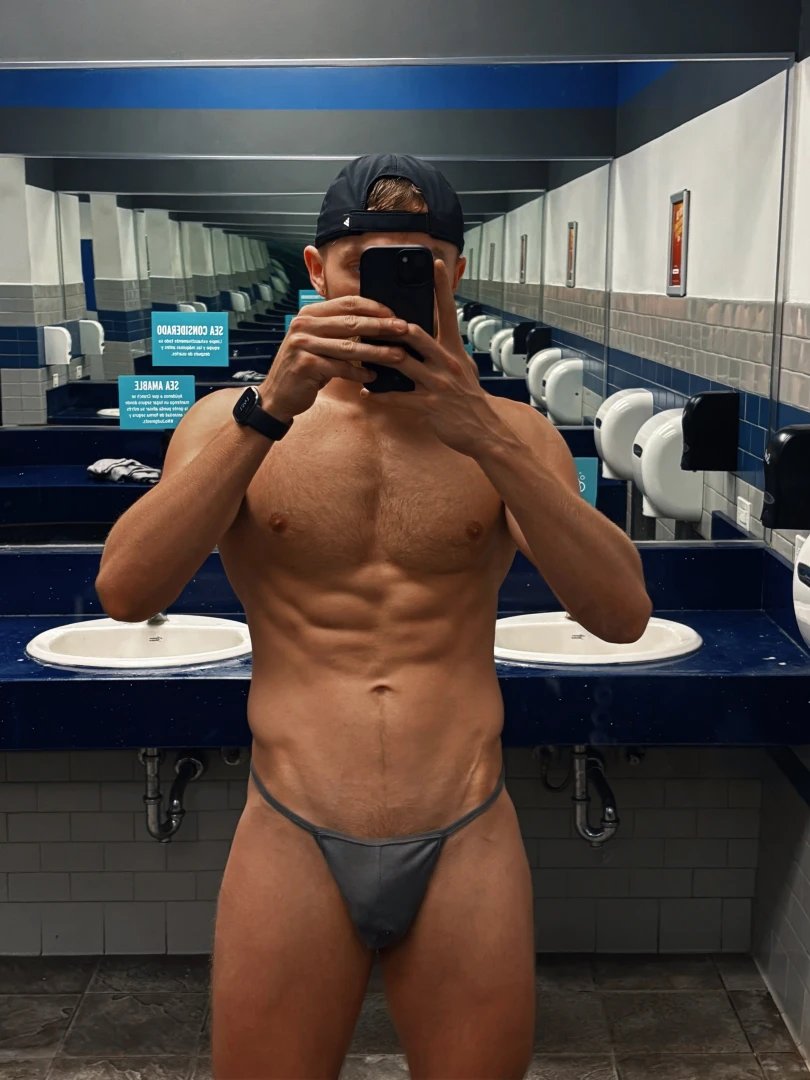 Robusto sudado y apenas contenido beefy sweaty and barely contained 