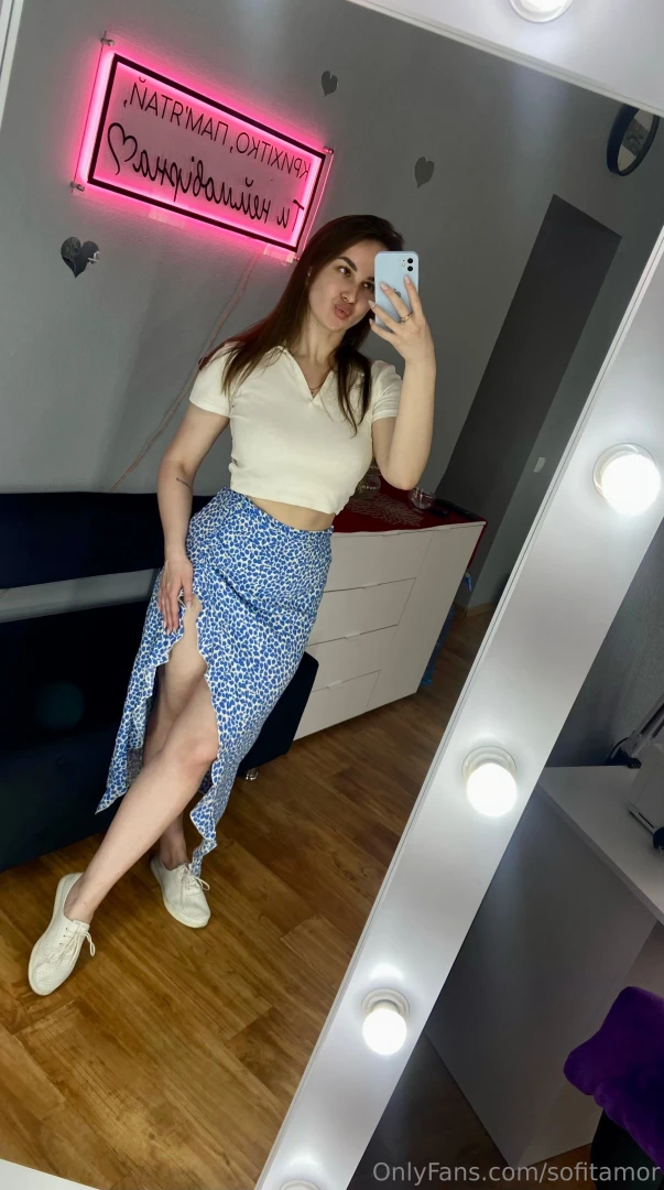 There should be something beautiful in your day that s why i m here 