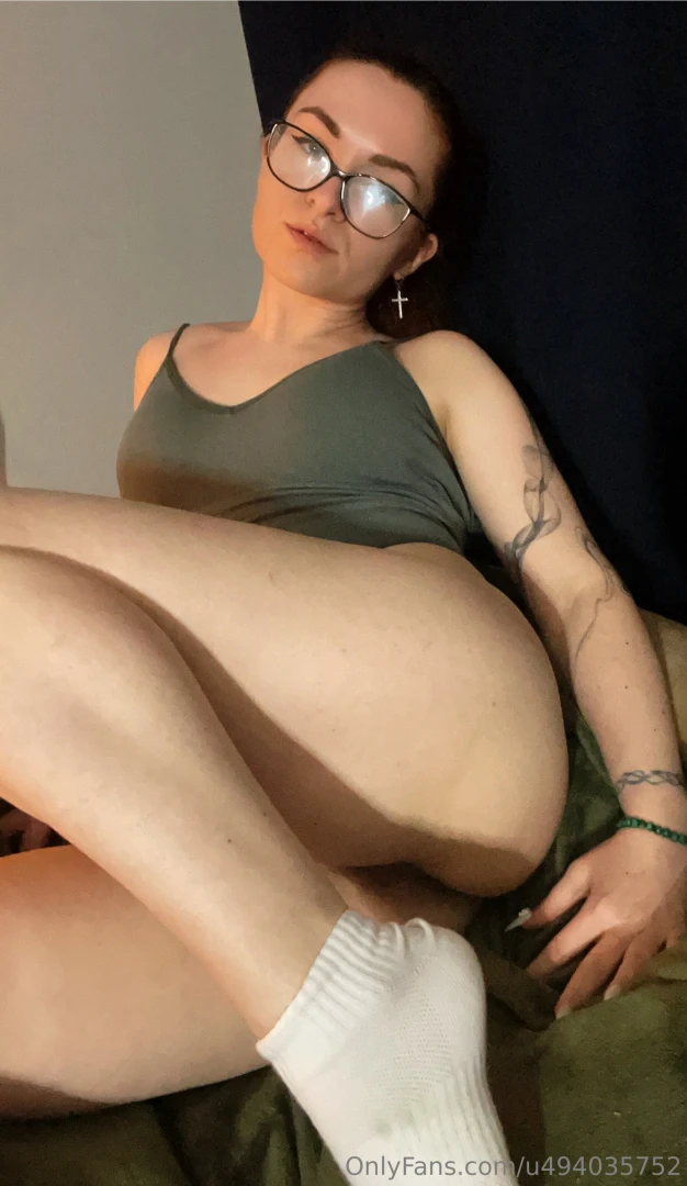 I m already without panties and waiting for you baby 