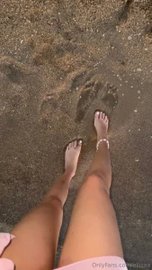 Pogledaj poruke poslala sam ti video gdje pusim i drkam stopalima