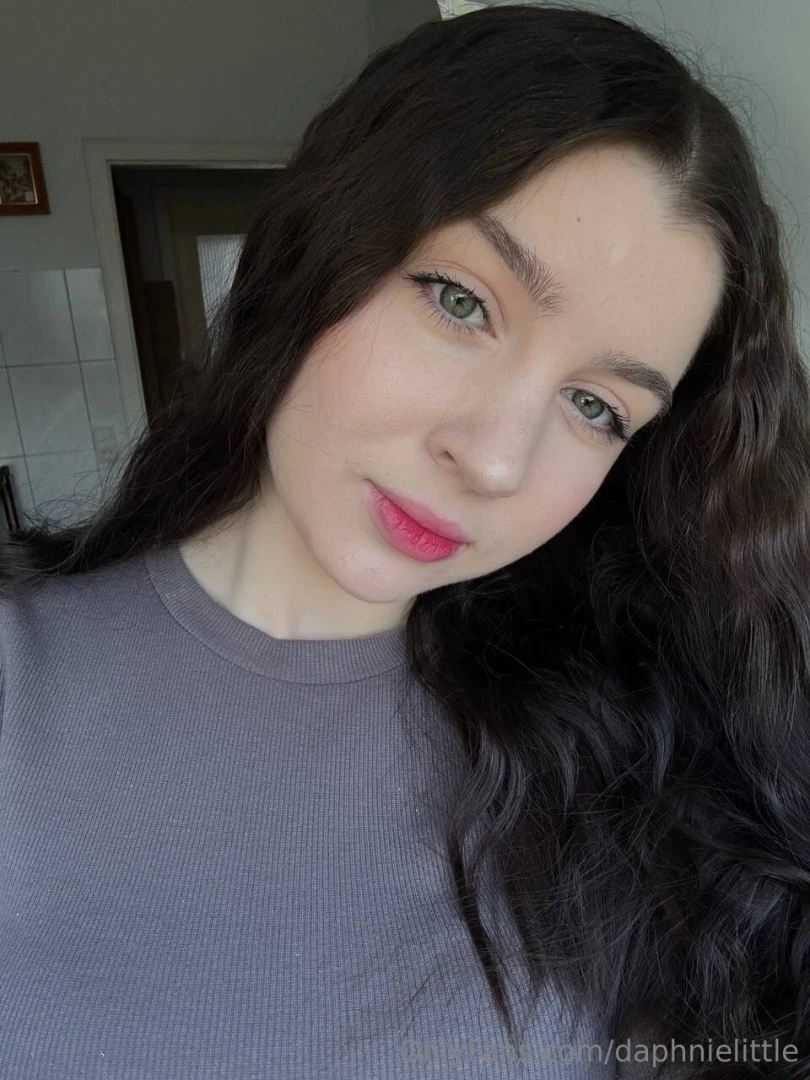 Silence in the room just me and my thoughts 