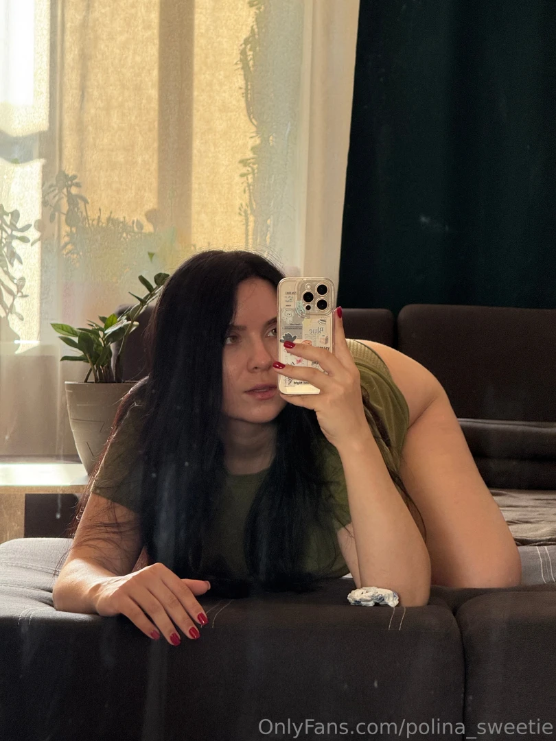 The mirror knows my secrets 