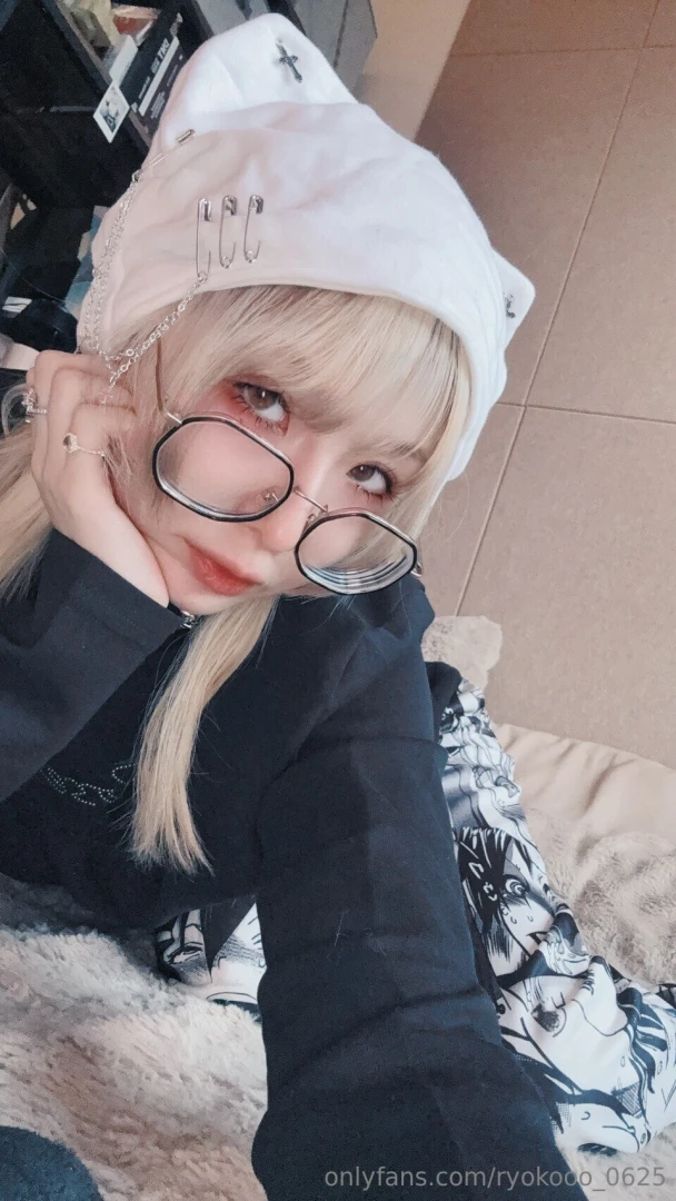 I tried to dress up as a cool girl today do you think this style fits 