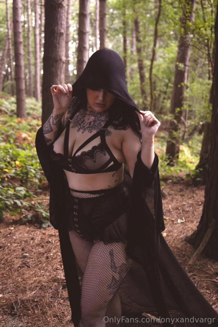 Just your casual witch of the wood 
