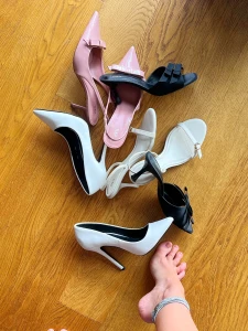 Do you want to see some of those cuties on my perfect feet message me