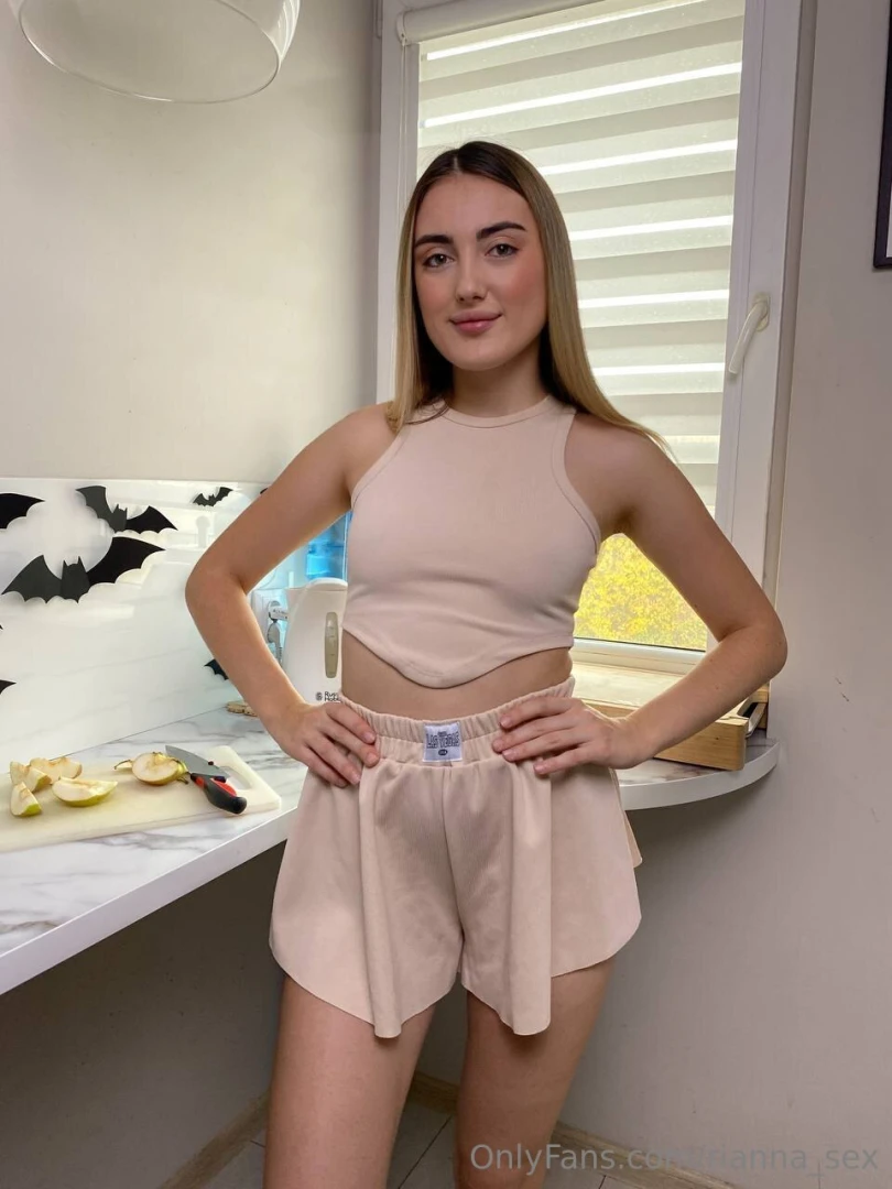 Hi my favorites today i decided to flirt a little with spring the sun 