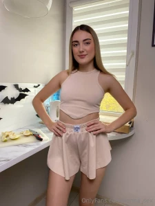 Hi my favorites today i decided to flirt a little with spring the sun