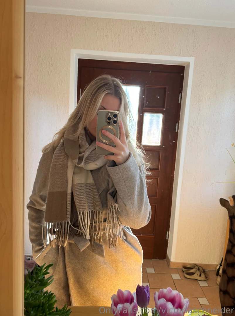 Langsam kommt der sommer dann brauche ich die jacke und den schal auch 