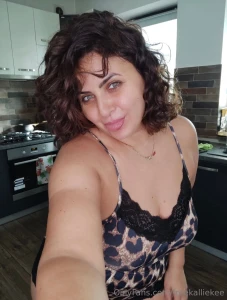 Fastest fan to tip nbsp 10 gets a naughty pussyplay bundle worth 100