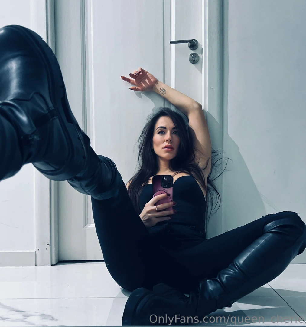 I love my reflection every day starts with one look in the mirror in 