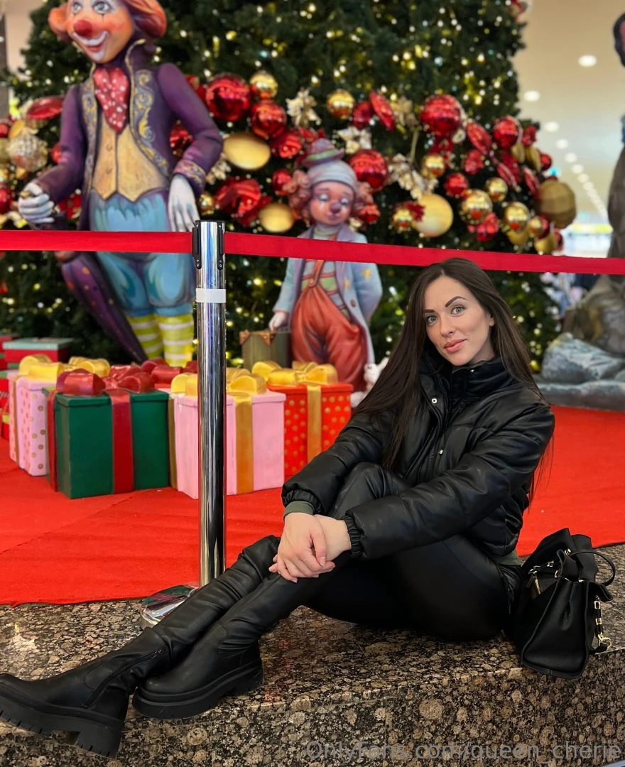 Oh how i love christmas holidays it s a time when the whole world 