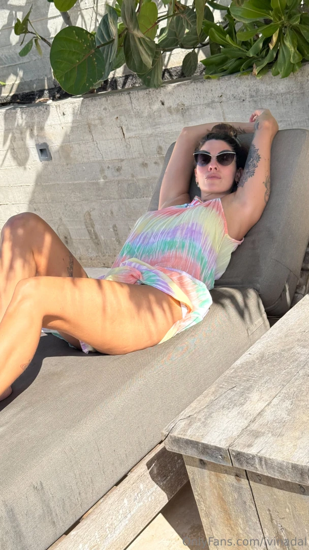 Ayer me quede tirada al sol sin ganas de moverme y capaz que hoy te 