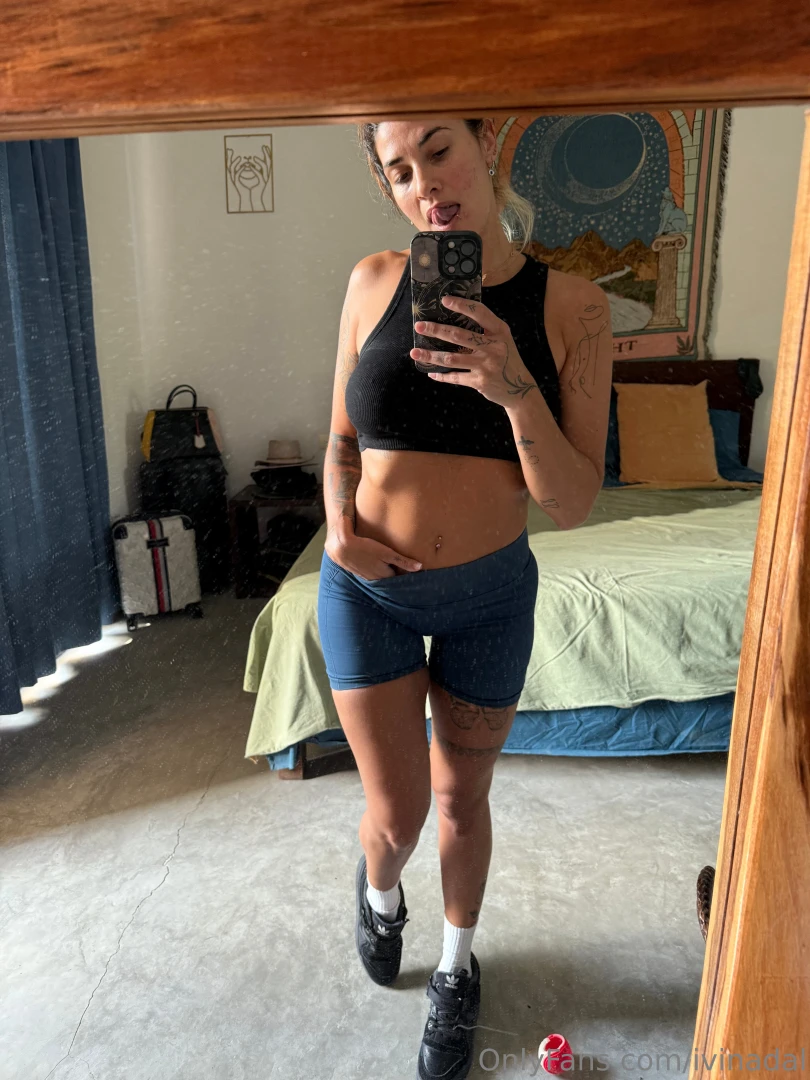 Me cambie para entrenar pero me cope sacando fotosss si te mando las 