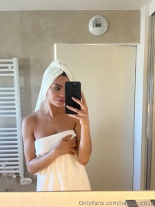 Ho fatto un video mentre mi depilavo ben bene la pussy stata una cosa