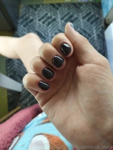 What do you think about different manicures one hand one color the