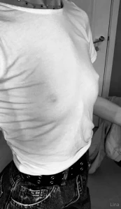 Ein wei es shirt kann ganz sch n laut sein h rst du s schreien oder fl