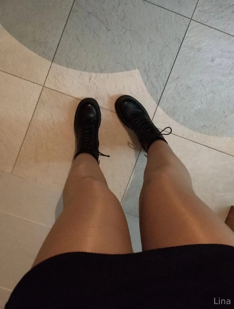 Sag bitte vielleicht zieh ich die boots aus 
