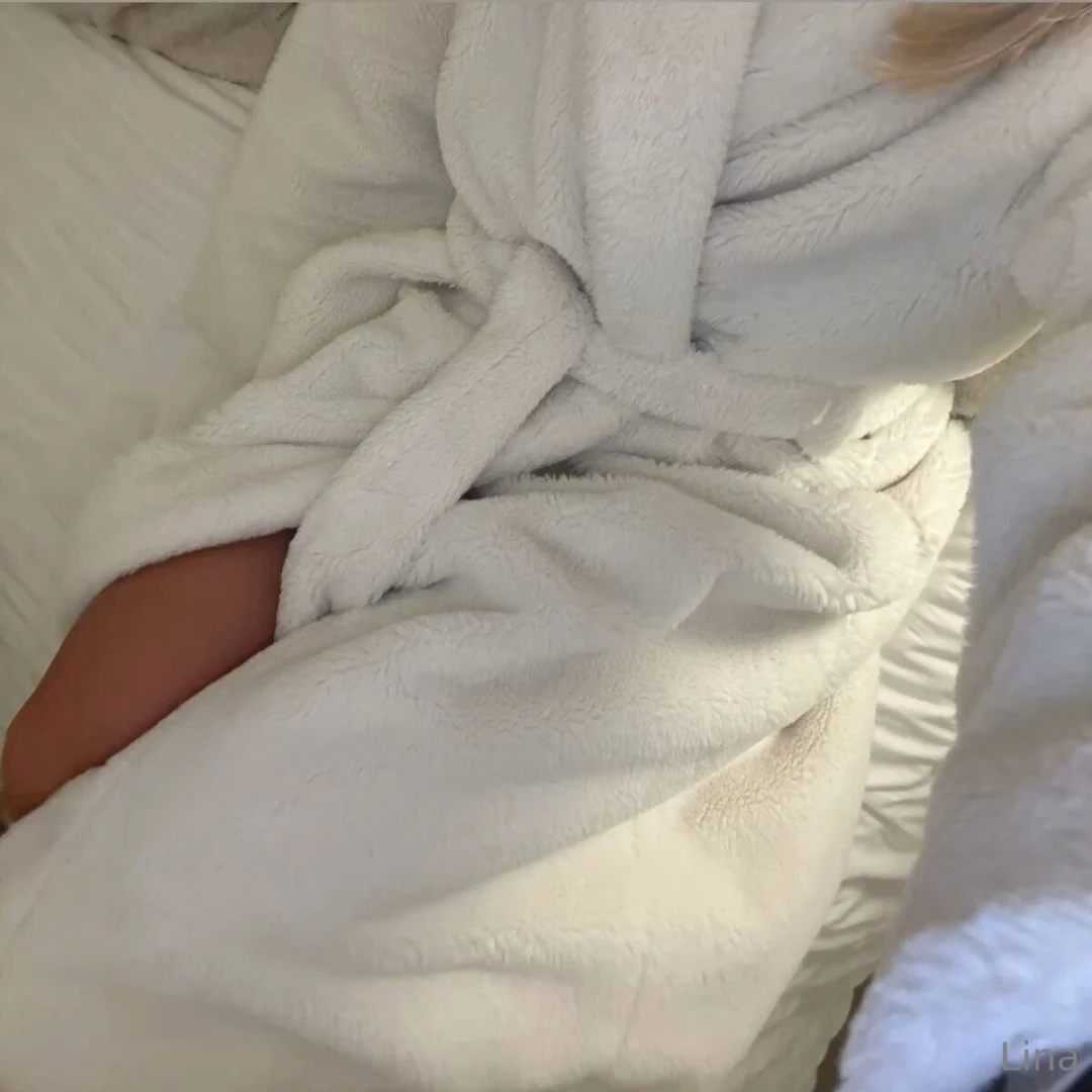 Nur ein bademantel oder der anfang deiner fantasie 