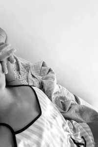 Zwischen laken und gedanken verloren wen vermisst du gerade mehr