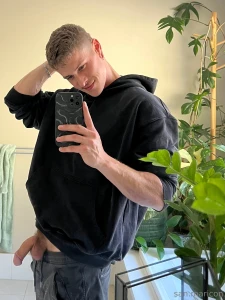 Too cold to take my clothes off but not too cold to whip it out part 1