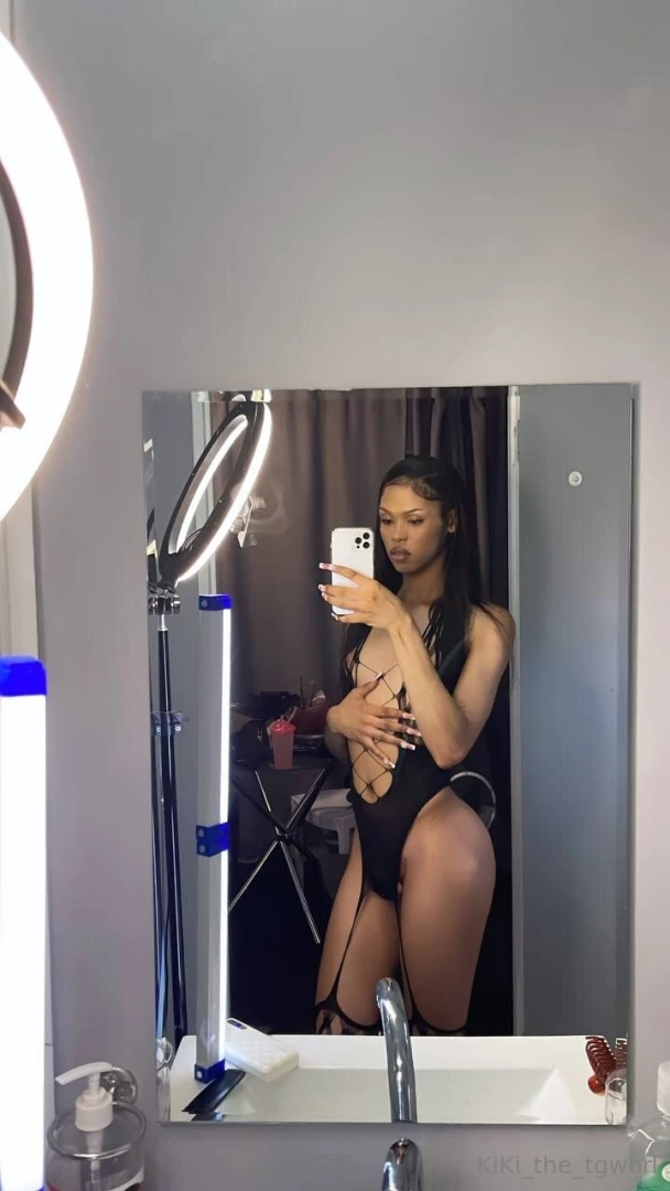 She pretty and she sexy 