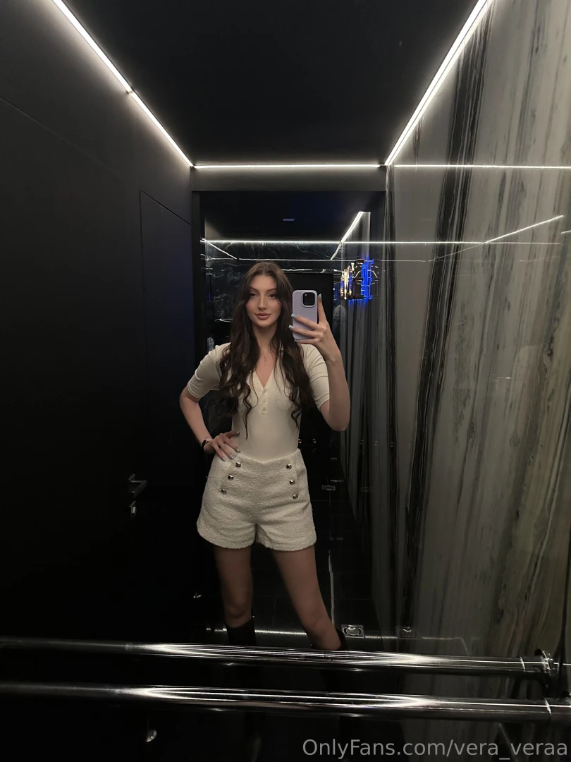 Today the mood is to be in white and be bright 