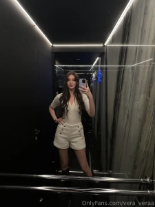 Today the mood is to be in white and be bright