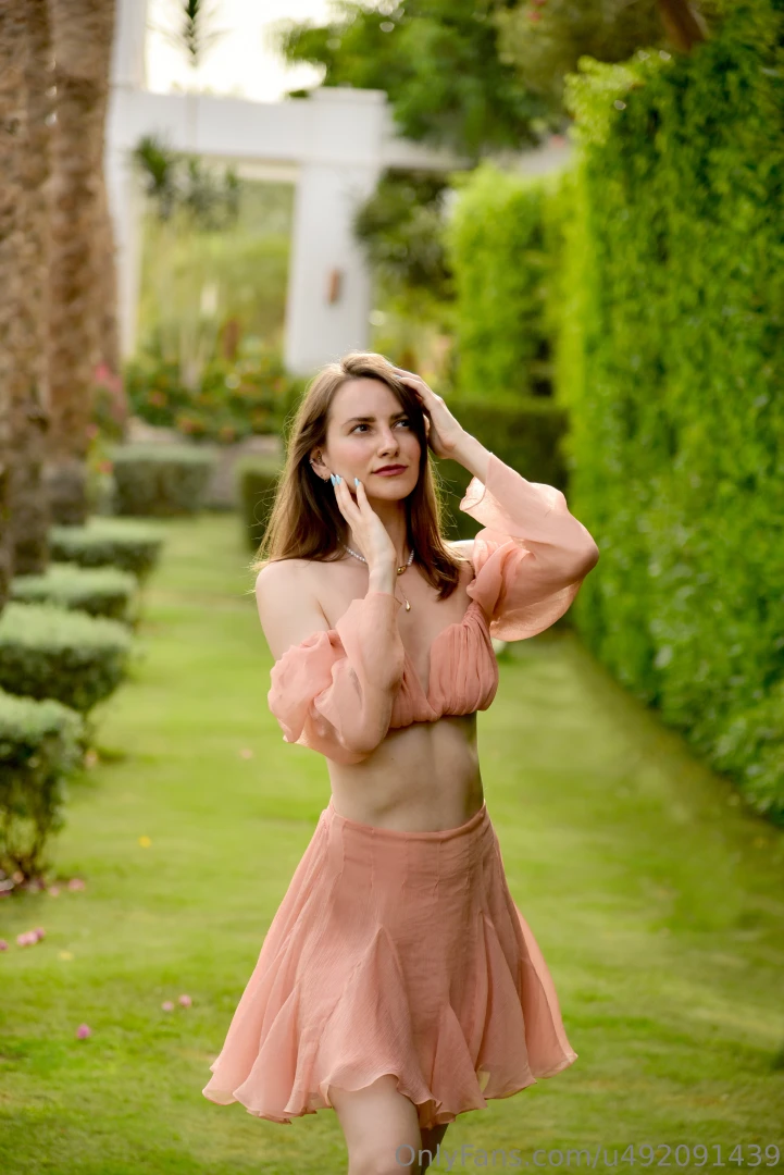 Part 1 i like this platform because it allows me to be me i can share part 2 