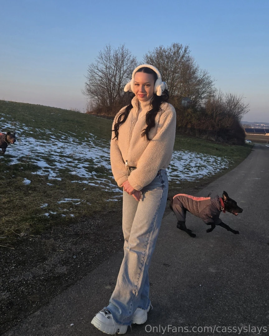 Vor wenigen wochen noch mit winterjacken gassi gewesen und jetzt im part 1 