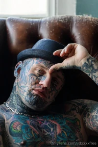 Me looking at you while you suck my cock