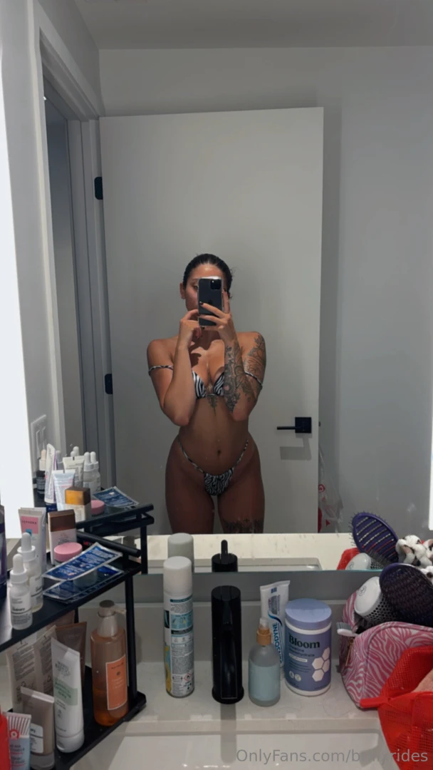 Just got out the pool who wants to chat 