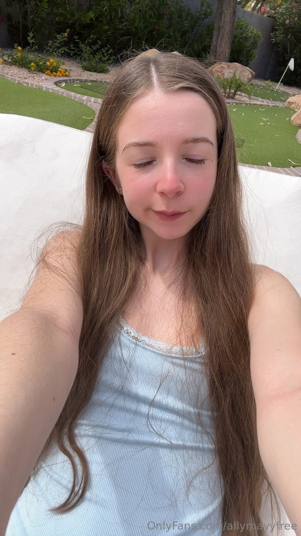 Chilling by the pool i m not in canada anymore 