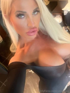 I love crotchless nylon catsuits they are so practical have fun with part 2