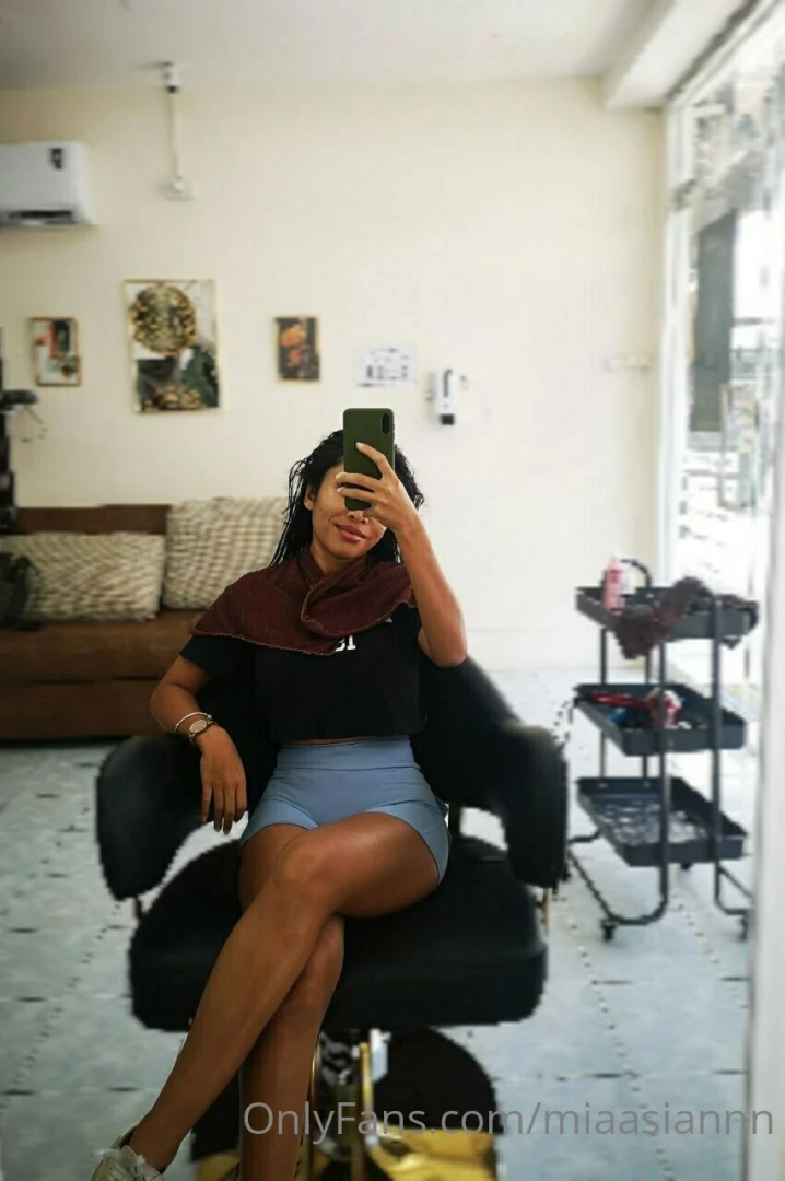 Trimmed my hair since can t afford to straighten it at the moment but 